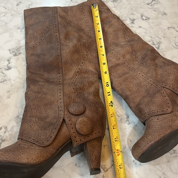 Tall boot - Picture 5 of 5